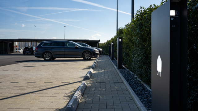 SMAPPEE Blog Roll Out Ev charging for multi sites workspace charging at the office